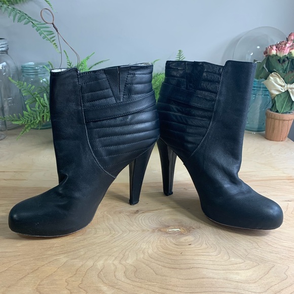 Black leather ankle boots, high heel, size 10 - Picture 1 of 11